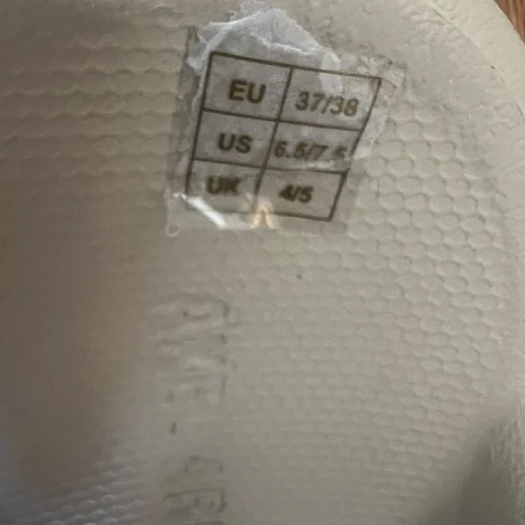 Axel Arigato Off-White Shoe - Picture 7 of 8